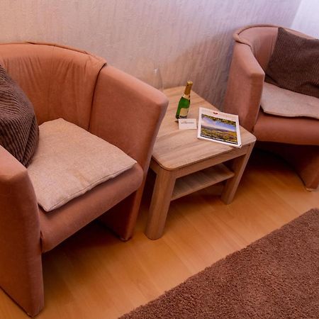 Moselhaus Bed & Breakfast เซลทิงเงน-อาคทิก ภายนอก รูปภาพ