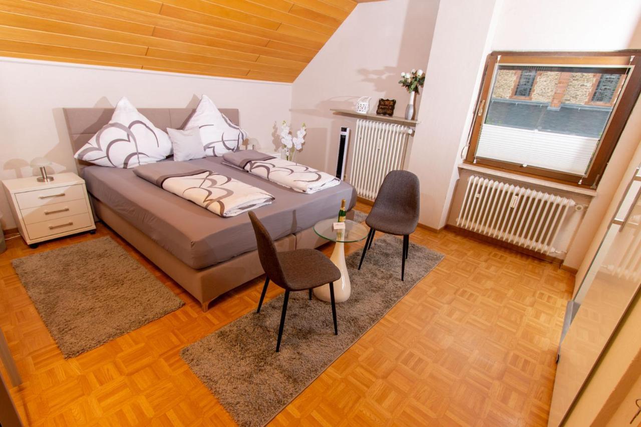 Moselhaus Bed & Breakfast เซลทิงเงน-อาคทิก ภายนอก รูปภาพ