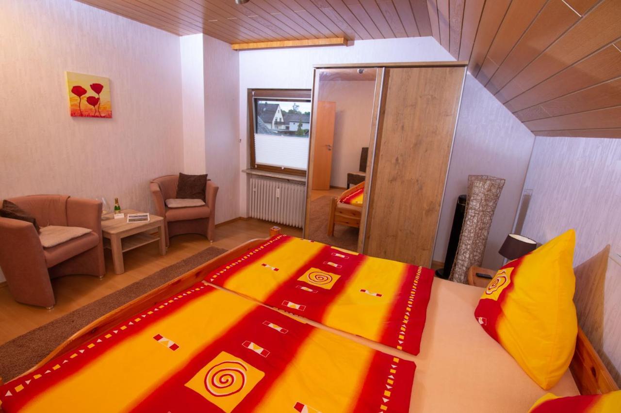 Moselhaus Bed & Breakfast เซลทิงเงน-อาคทิก ภายนอก รูปภาพ