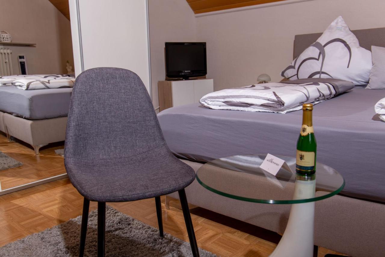 Moselhaus Bed & Breakfast เซลทิงเงน-อาคทิก ภายนอก รูปภาพ