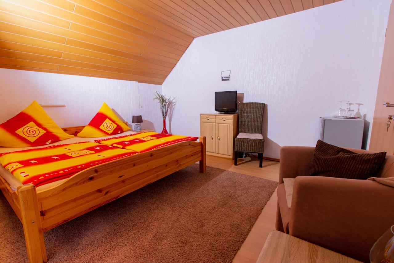 Moselhaus Bed & Breakfast เซลทิงเงน-อาคทิก ภายนอก รูปภาพ